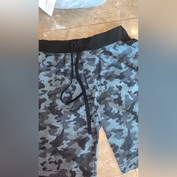 Perry Ellis Black and Gray Camo Athletic Shorts - Picture 3 of 10